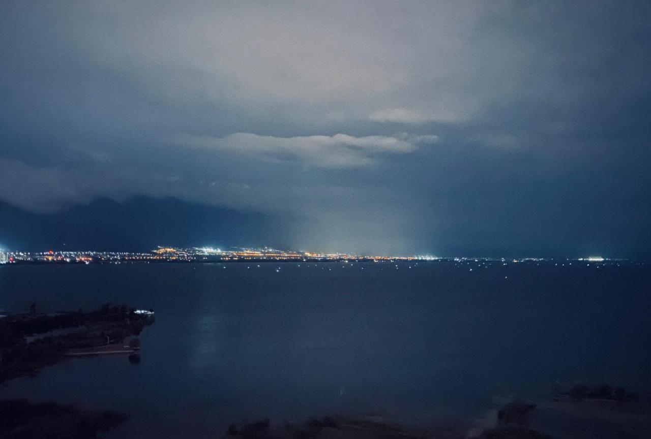 ホテルニンハウス レイク ビュー イン 大理市 エクステリア 写真